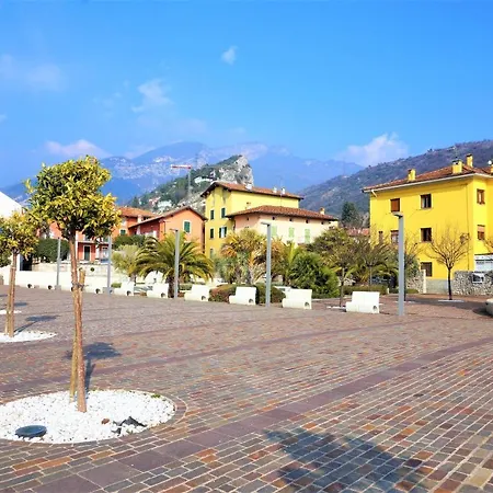 Lora Di Torbole House *